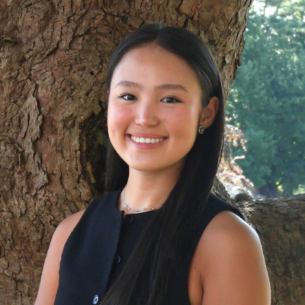 Eldana Zhakypbaeva ’27 Headshot